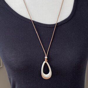 TEARDROP PENDANT. NWOT.